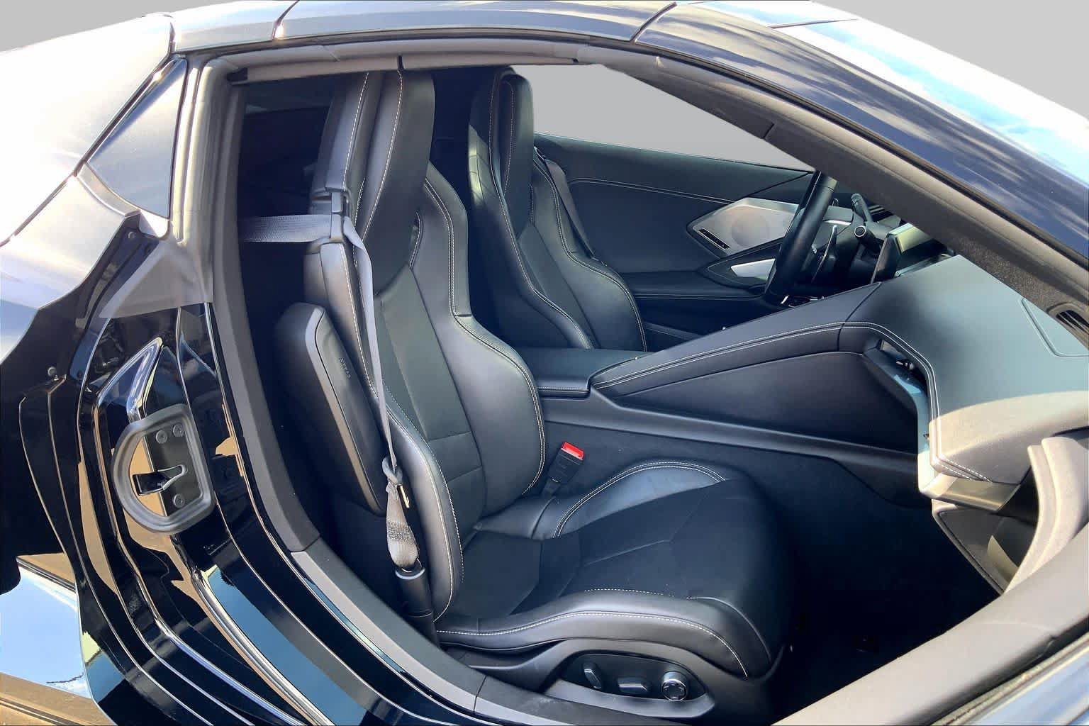 Used 2021 Chevrolet Corvette Stingray Preferred Conv w/ Z51 Performance Package RWD image 9