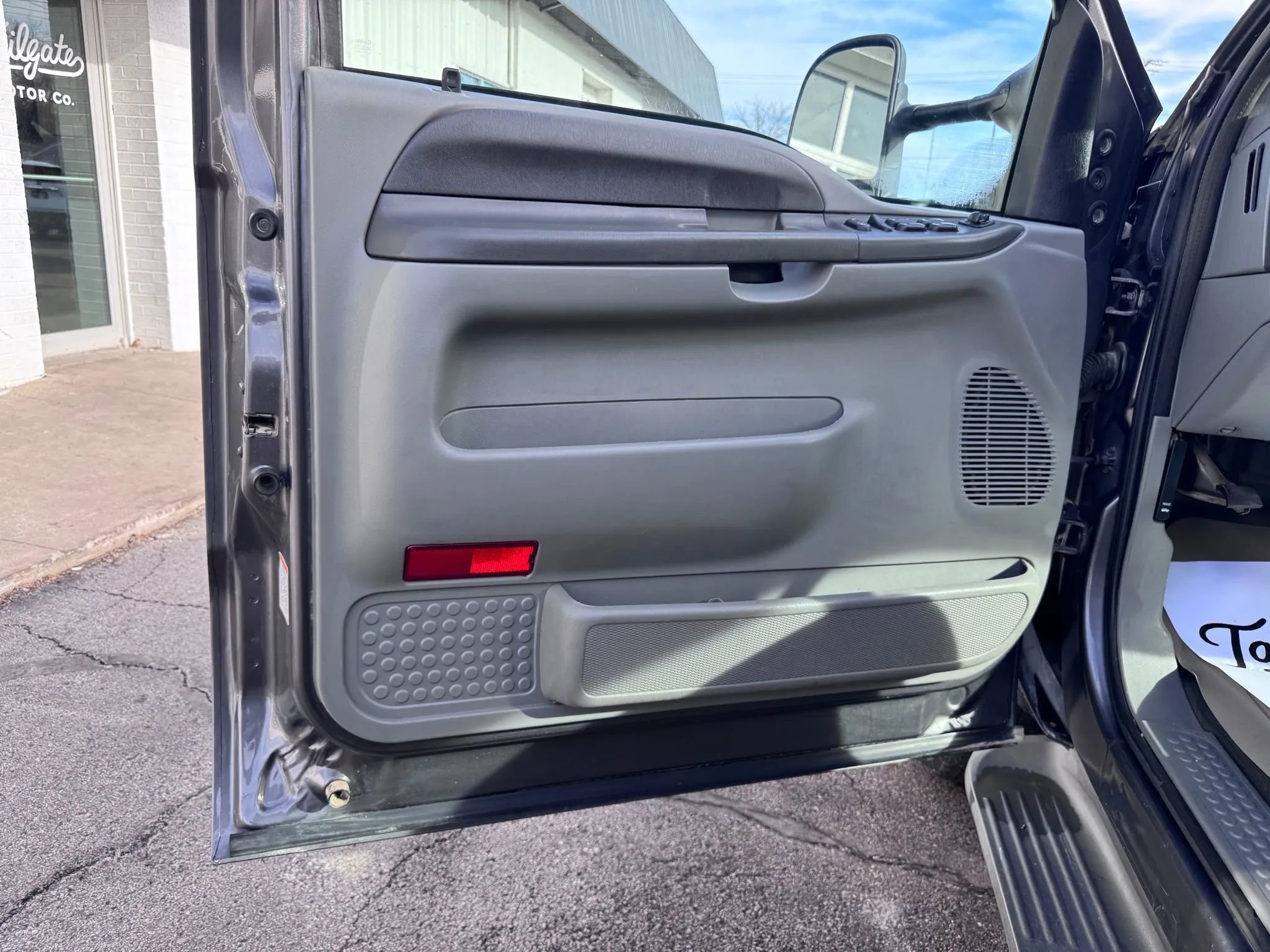 Used 2004 Ford F350 XLT image 23