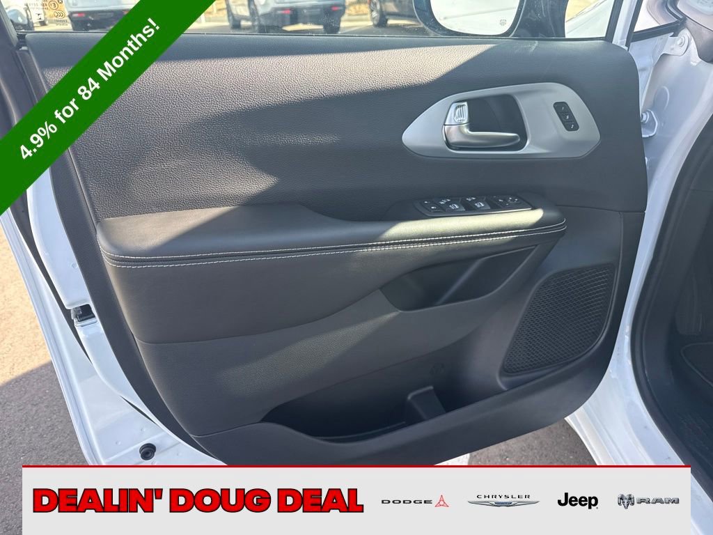 New 2026 Chrysler Pacifica Limited image 11