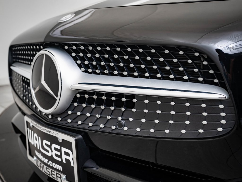 Used 2017 Mercedes-Benz SL 550 image 3