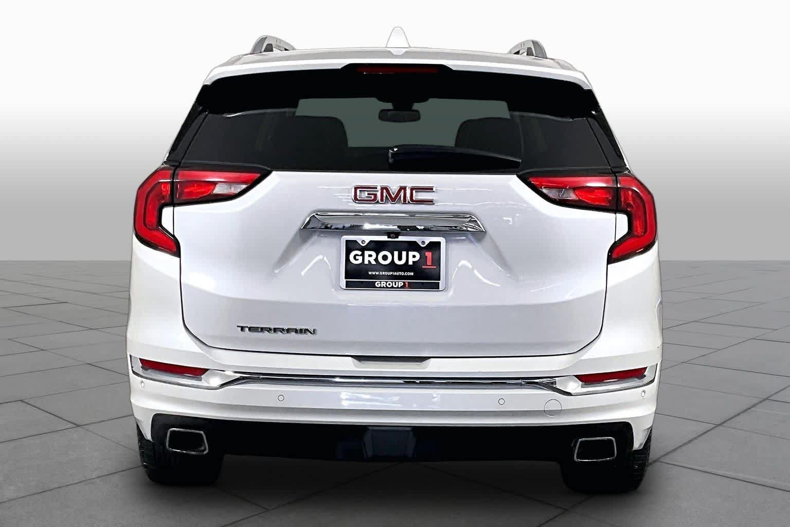 Used 2020 GMC Terrain Denali w/ Denali Premium Package FWD image 5