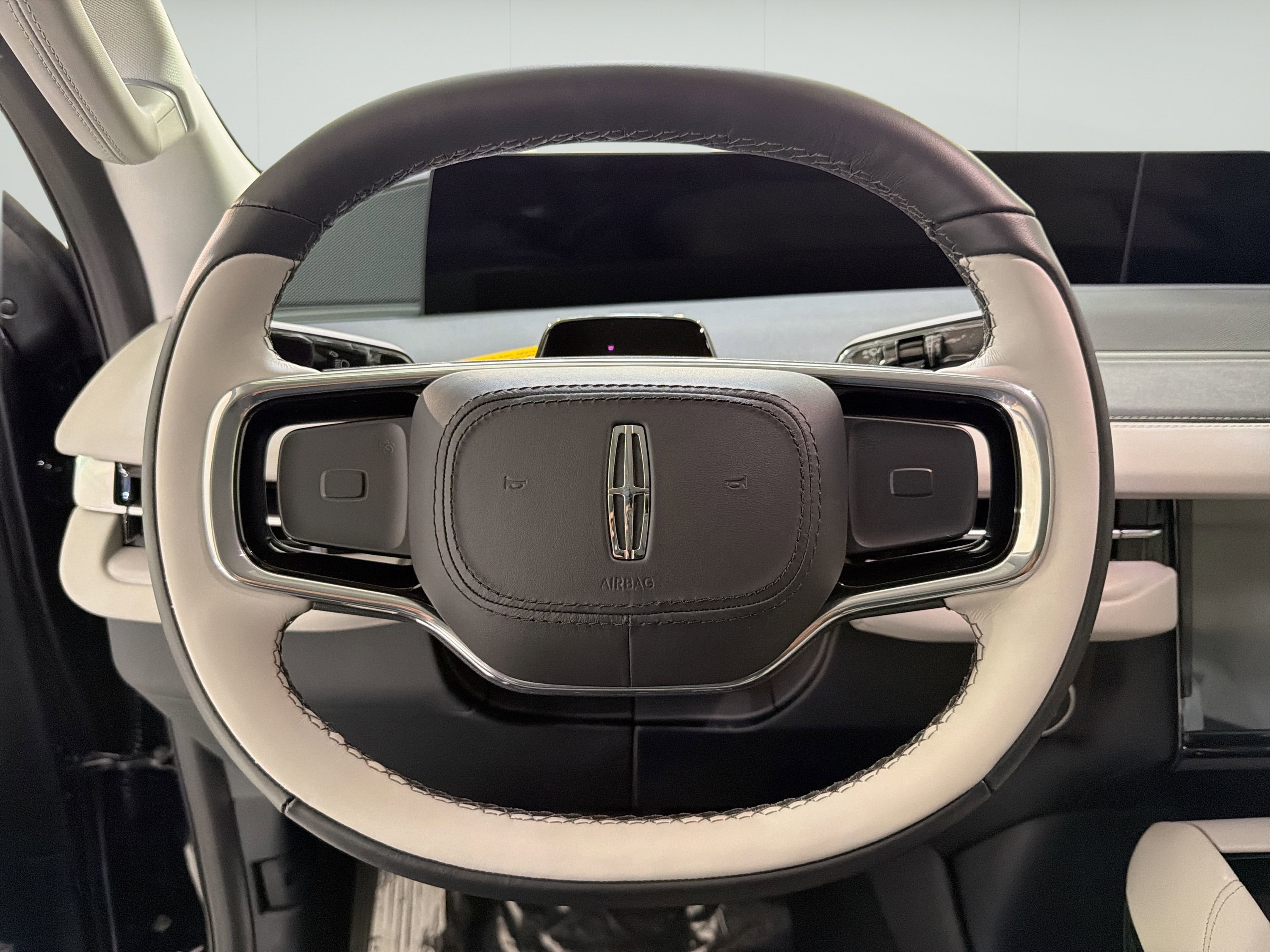 New 2026 Lincoln Navigator Premiere AWD/4WD image 13