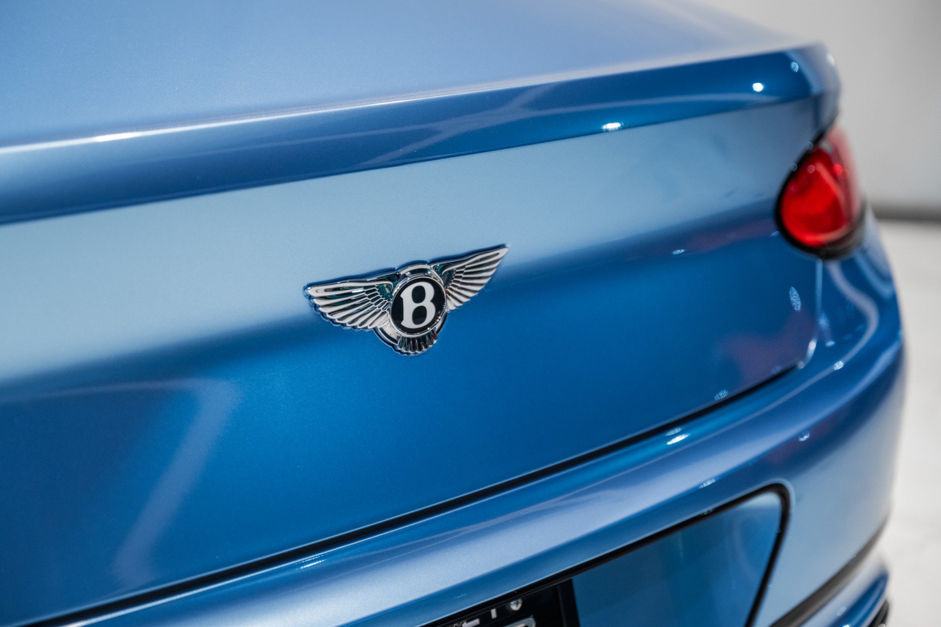 Certified 2022 Bentley Continental GT V8 AWD/4WD image 14
