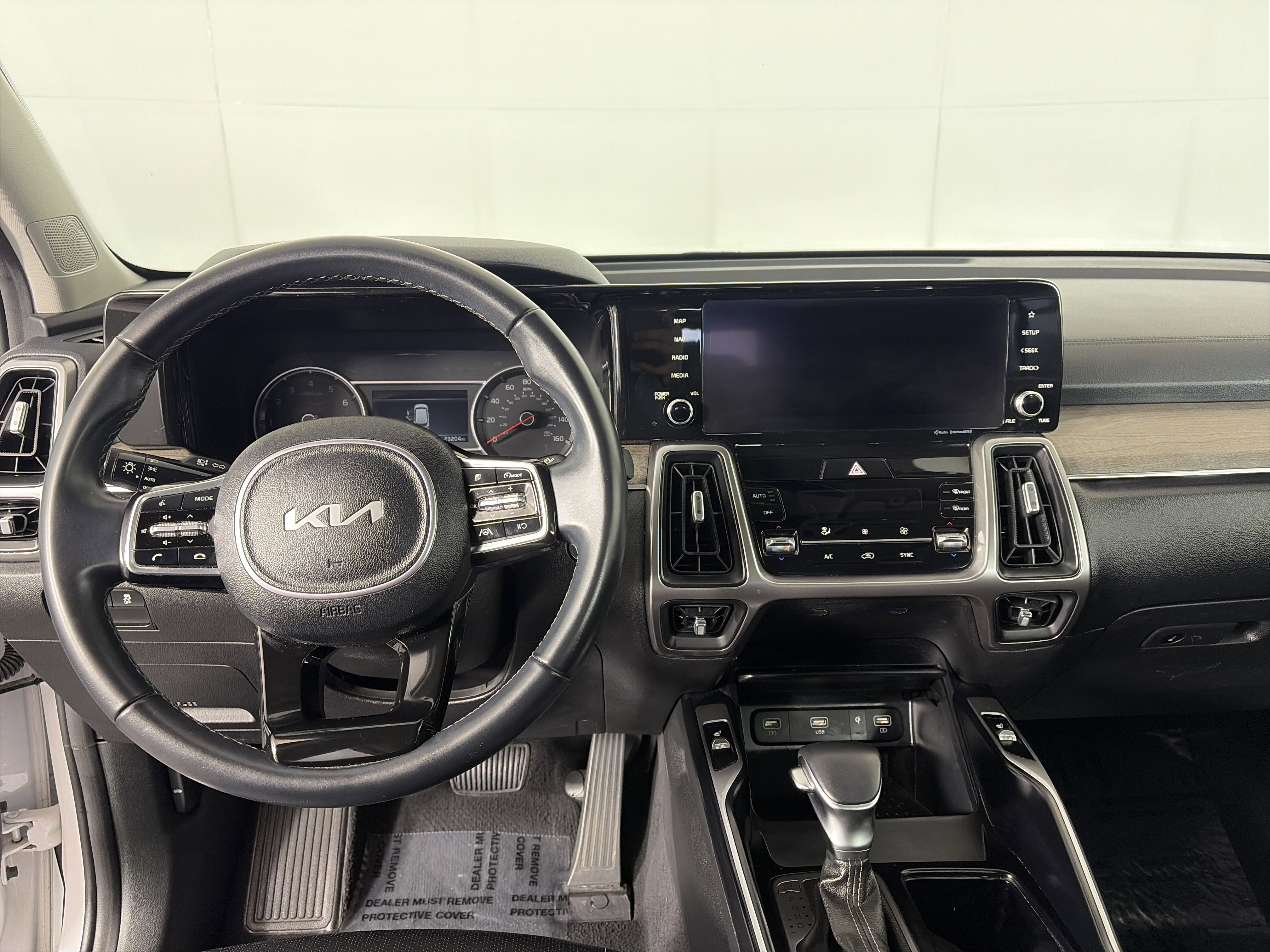 Certified 2023 Kia Sorento S w/ Panoramic Sunroof Package image 3