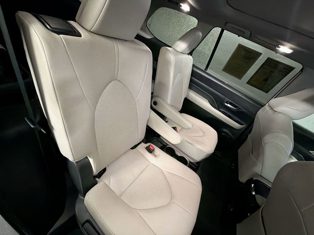 Used 2024 Toyota Grand Highlander AWD image 26