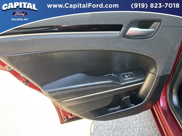 Used 2023 Chrysler 300 Touring w/ Sport Appearance Package RWD image 17