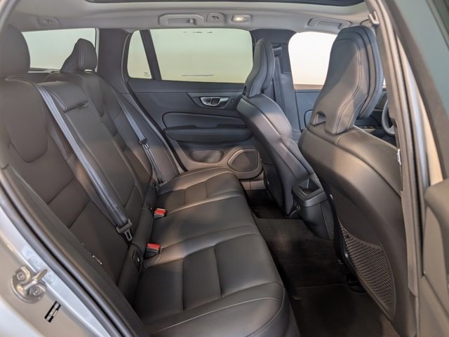 Used 2025 Volvo V60 B5 Cross Country Plus image 25