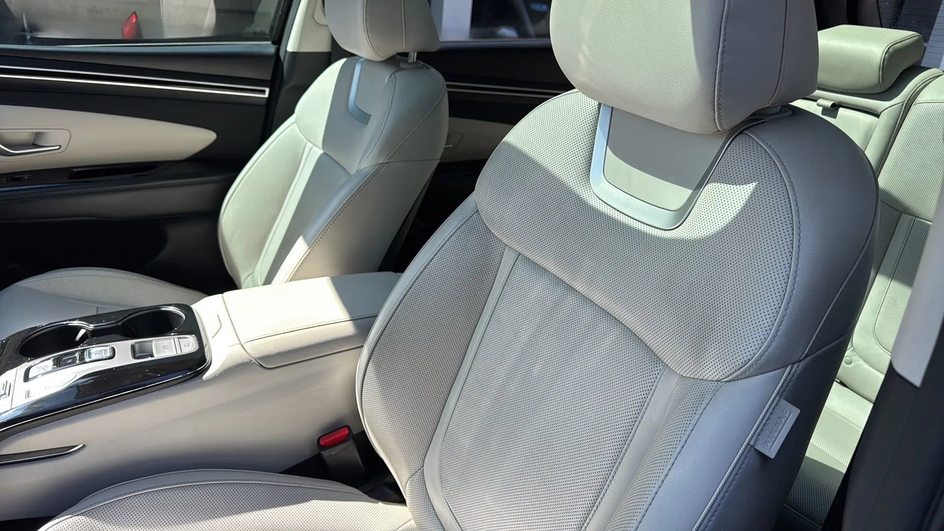 Used 2022 Hyundai Tucson Limited image 27