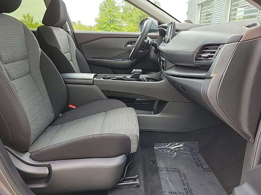 Used 2023 Nissan Rogue SV AWD/4WD image 15