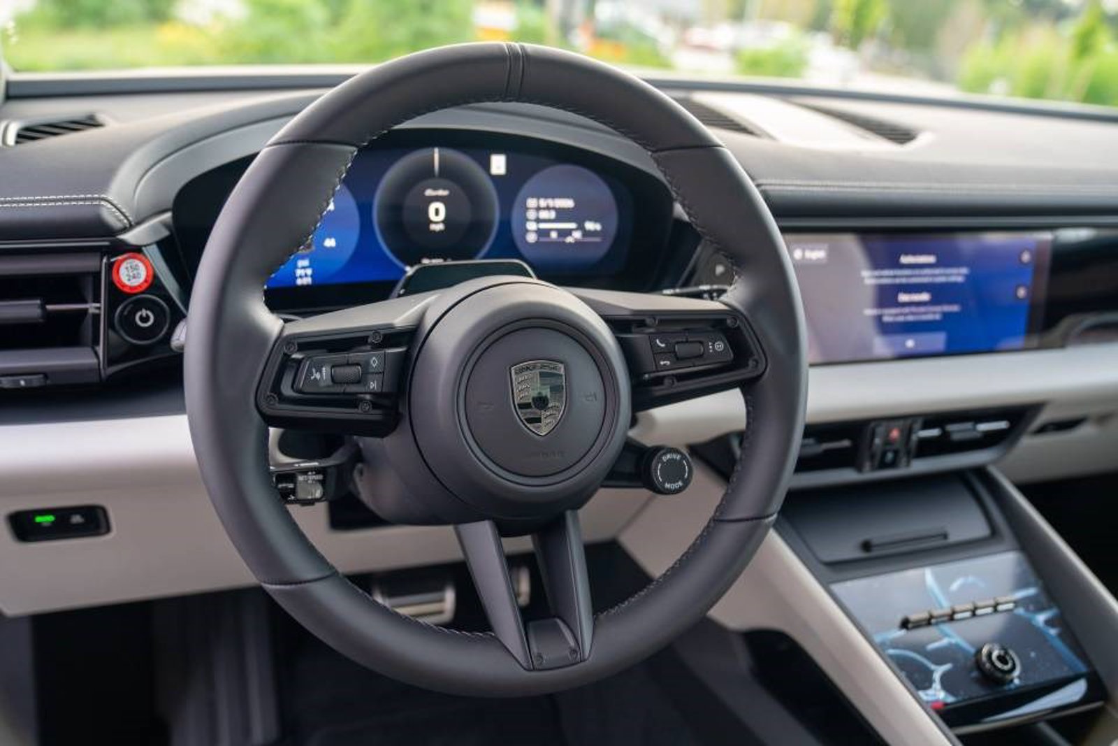 New 2026 Porsche Macan Turbo Electric AWD/4WD image 15