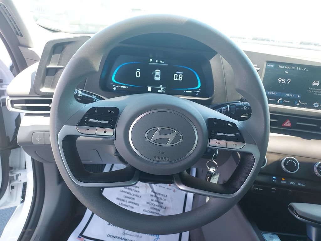 Used 2025 Hyundai Elantra SE FWD image 20