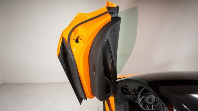 New 2025 McLaren Artura image 10