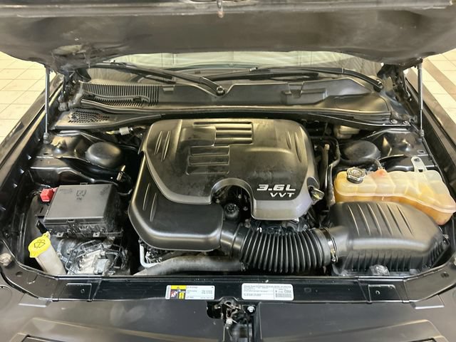 Used 2015 Dodge Challenger SXT RWD image 28