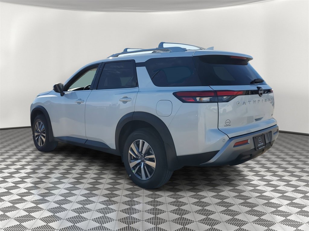 New 2025 Nissan Pathfinder SL image 2