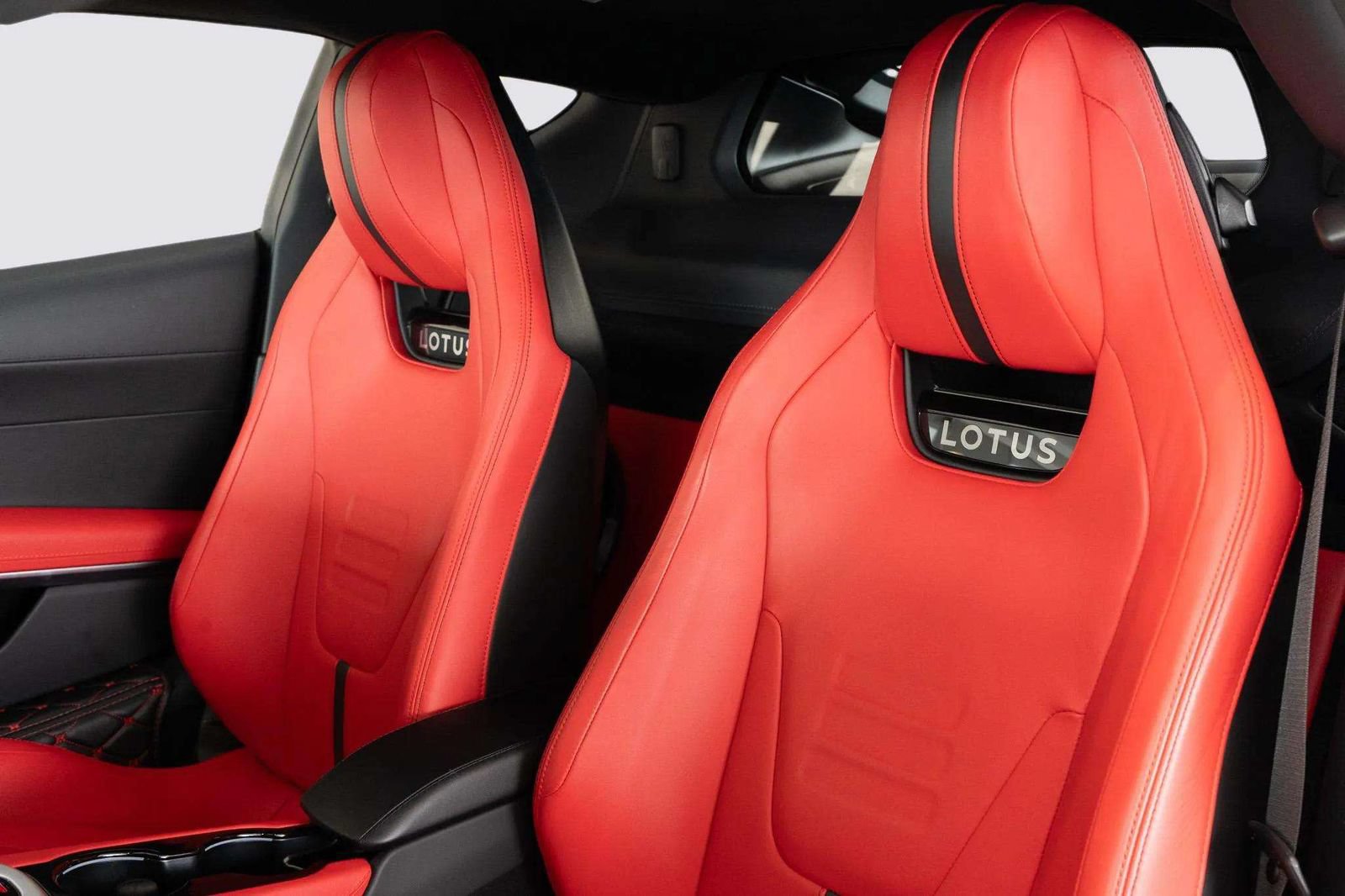 Used 2025 Lotus Emira RWD image 20