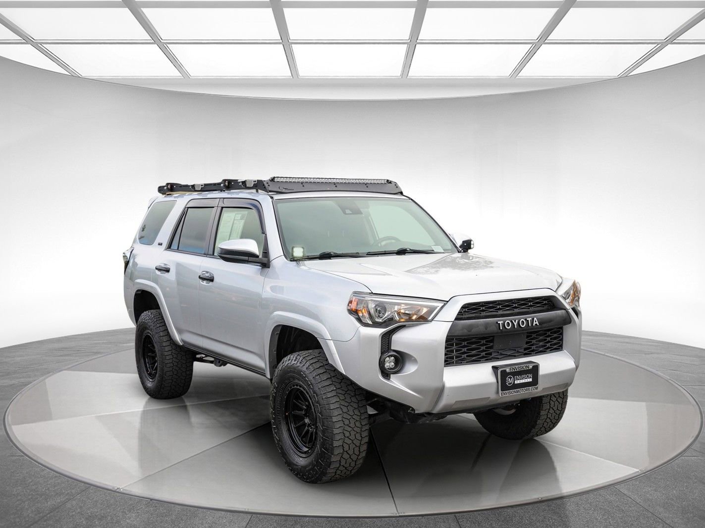Used 2022 Toyota 4Runner SR5 AWD/4WD image 5
