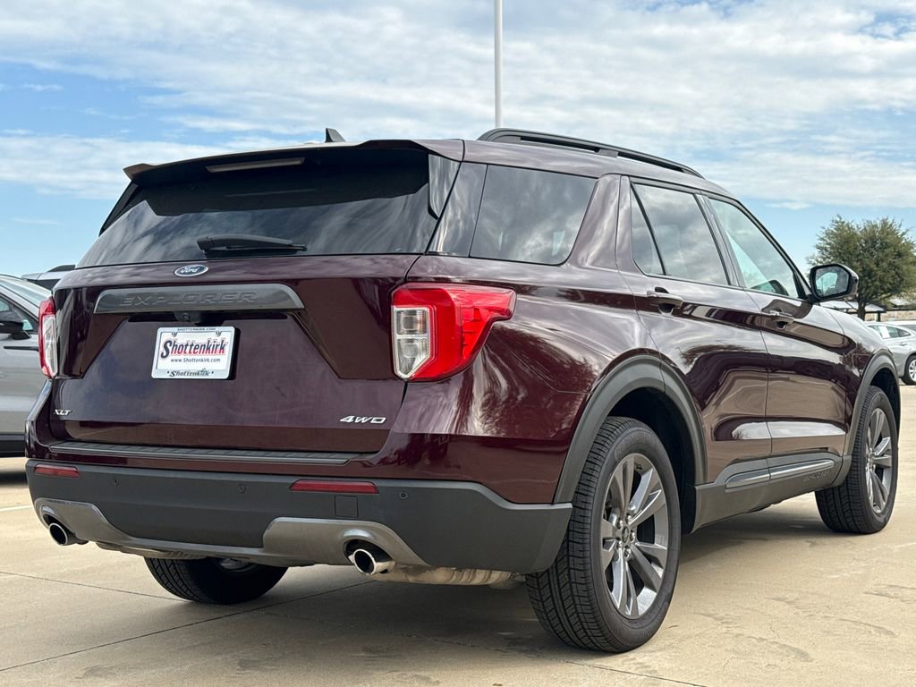 Used 2022 Ford Explorer XLT w/ Equipment Group 202A image 8