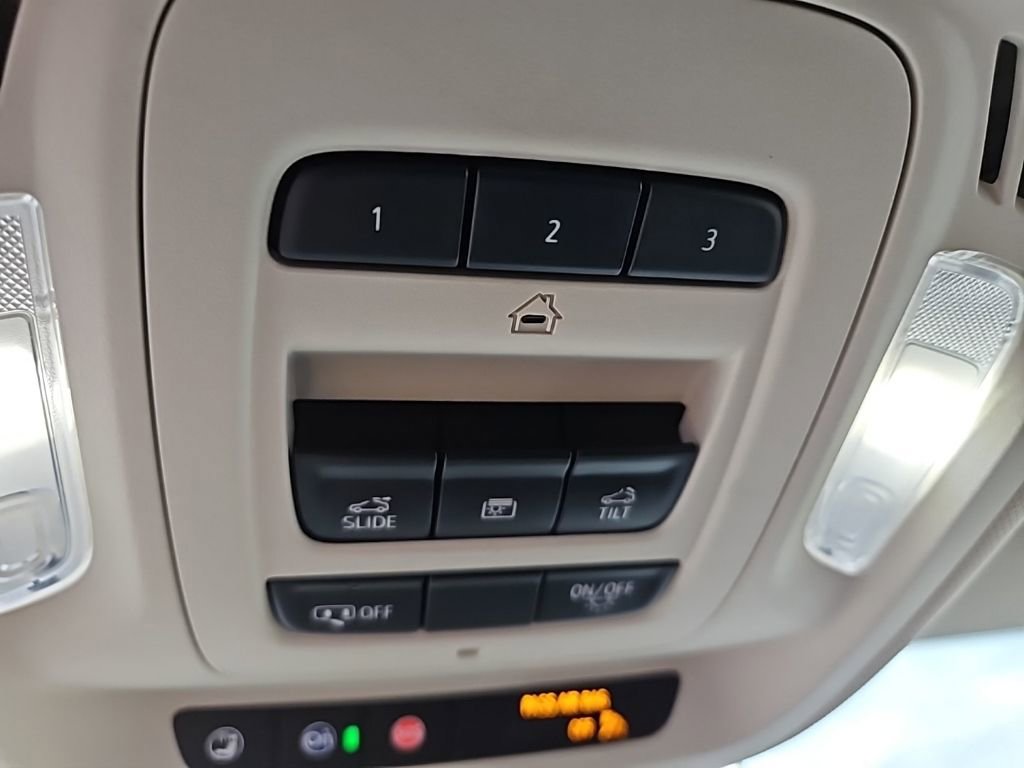 Used 2023 Buick Envision Avenir image 23