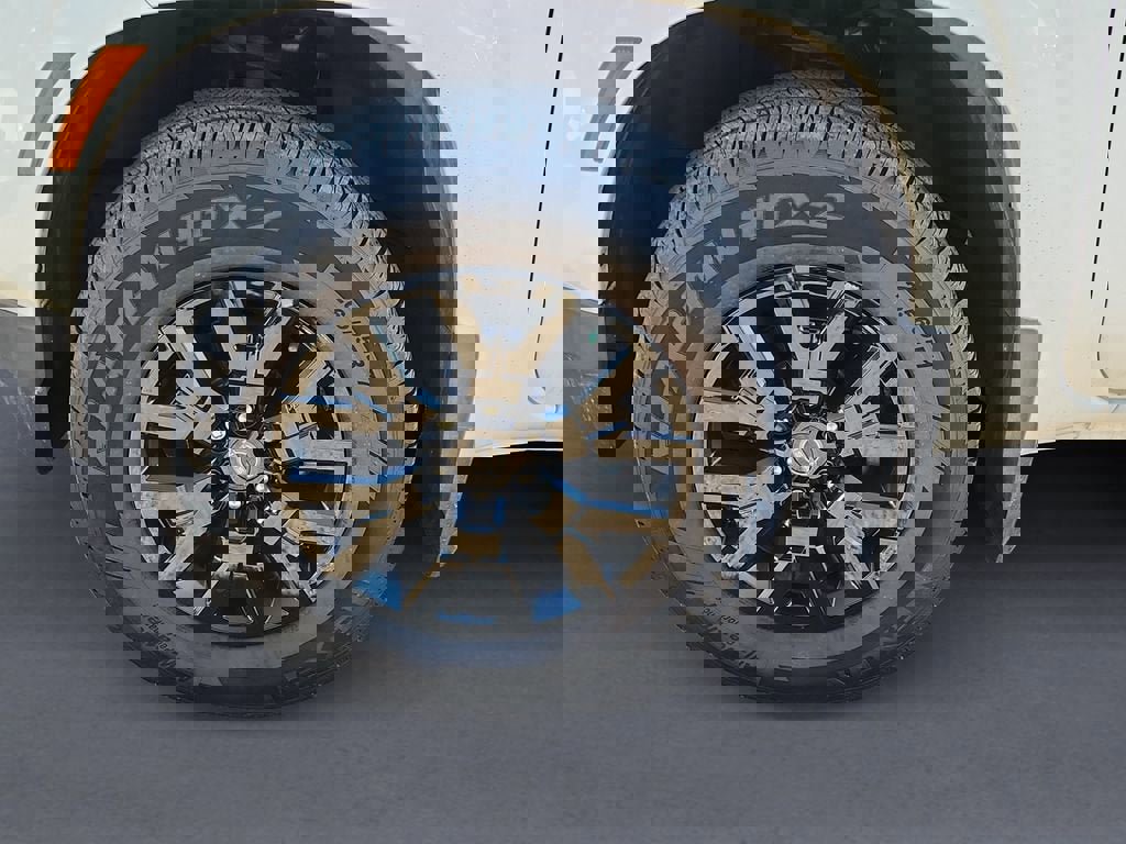 Used 2022 Nissan Frontier SV image 14