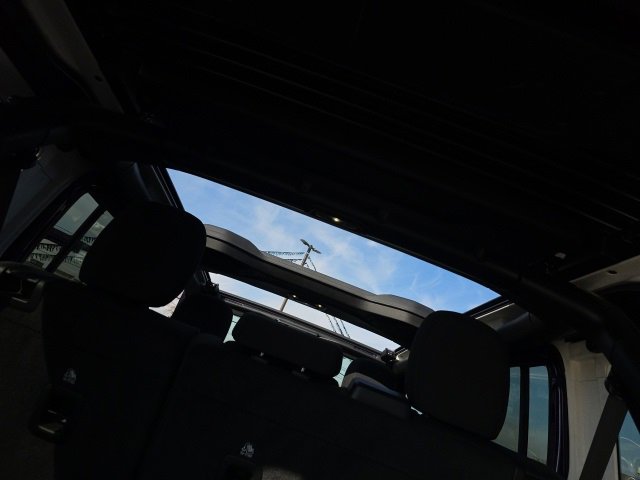 Used 2023 Jeep Wrangler Unlimited w/ Sun & Screen Package image 54