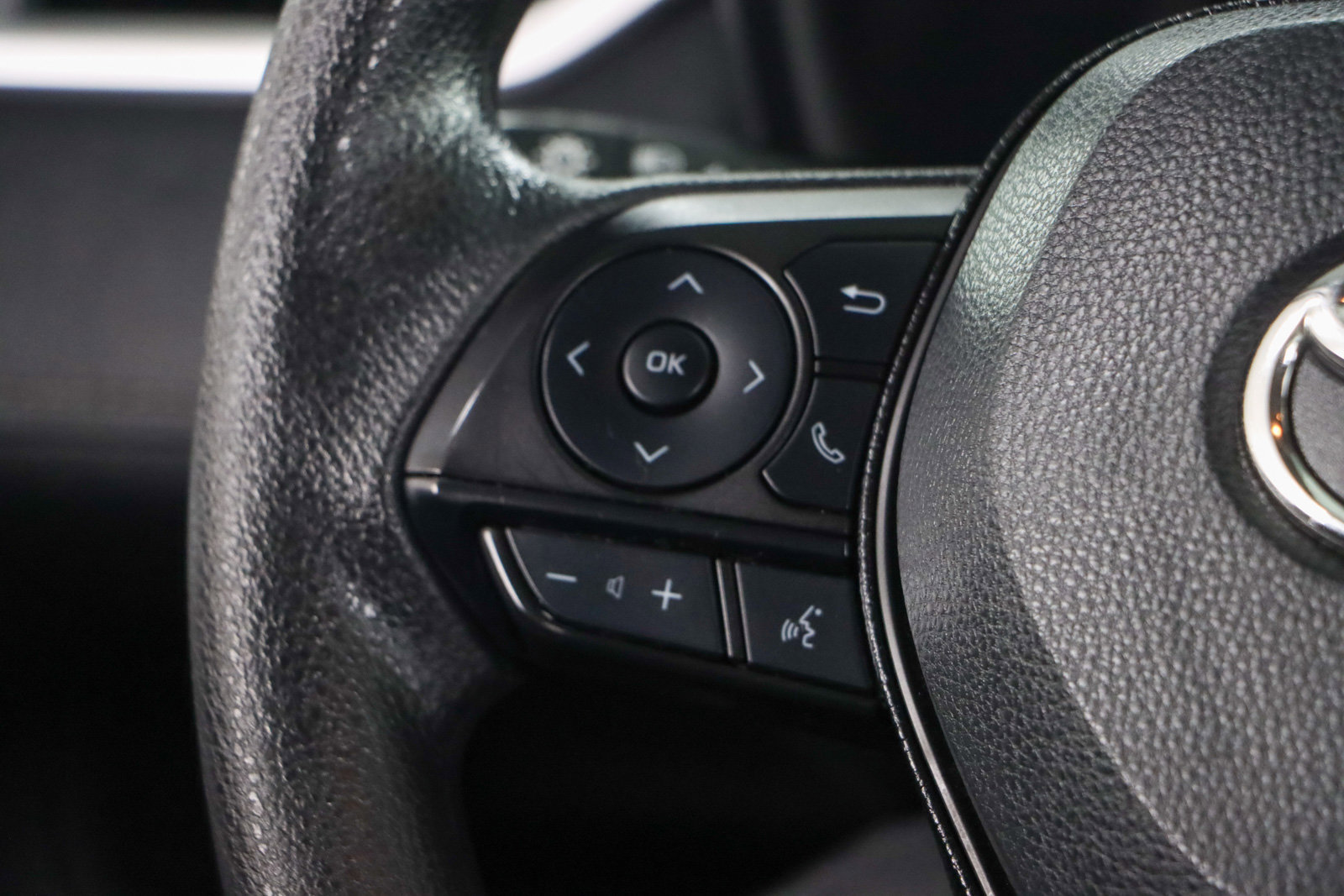 Used 2021 Toyota RAV4 LE image 13