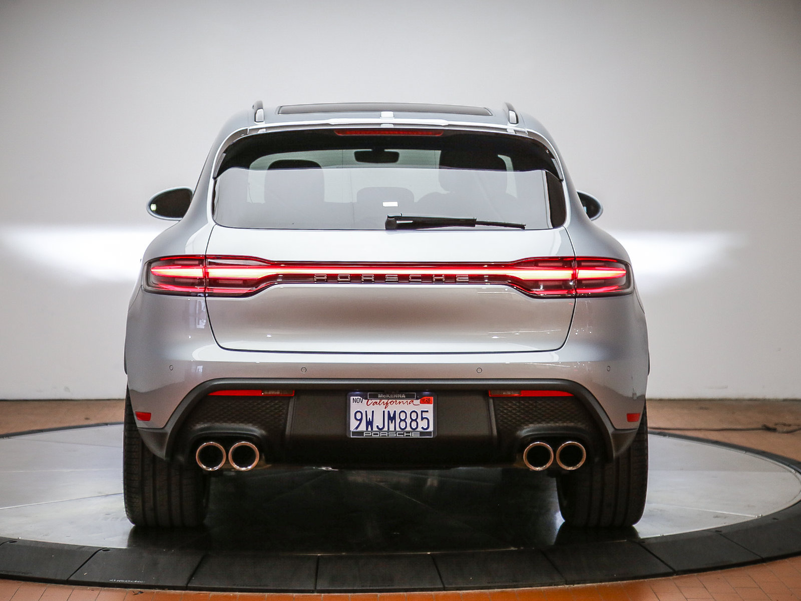 Certified 2026 Porsche Macan AWD/4WD image 6