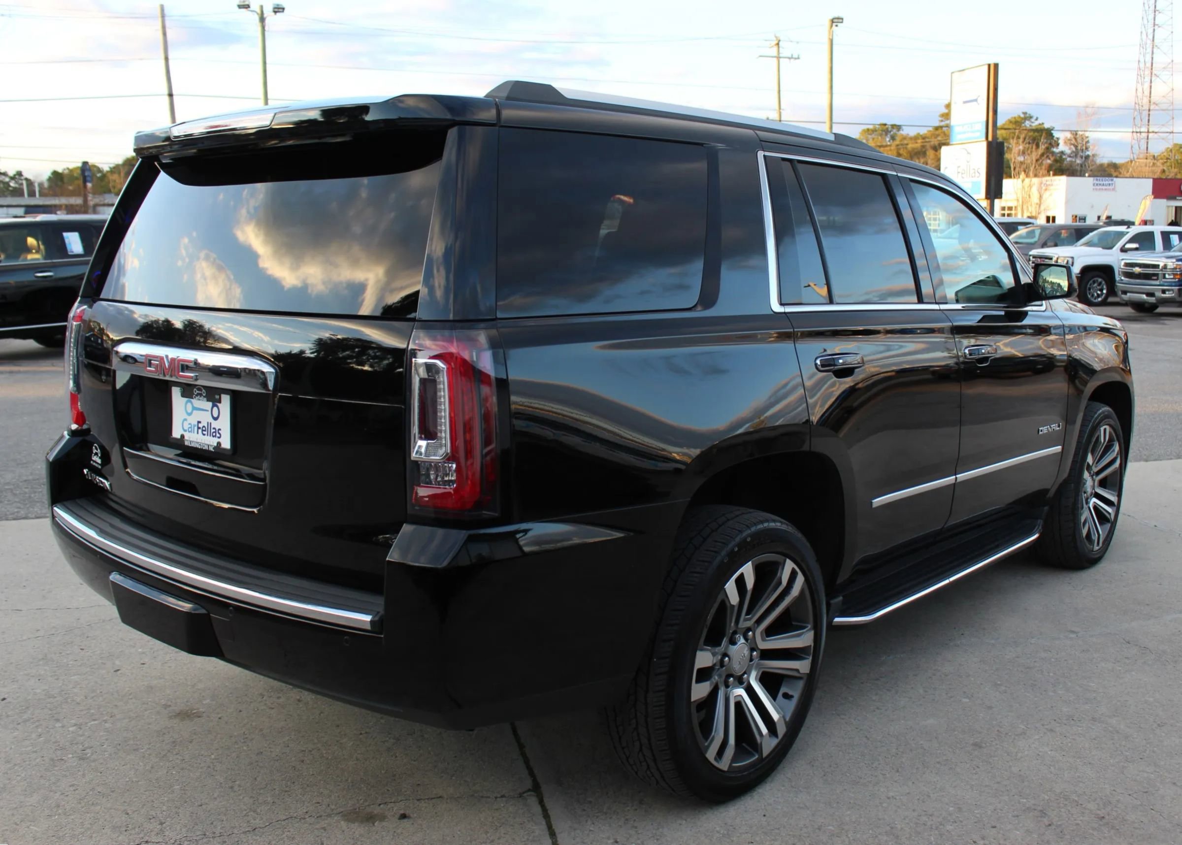 Used 2017 GMC Yukon Denali w/ Open Road Package image 5