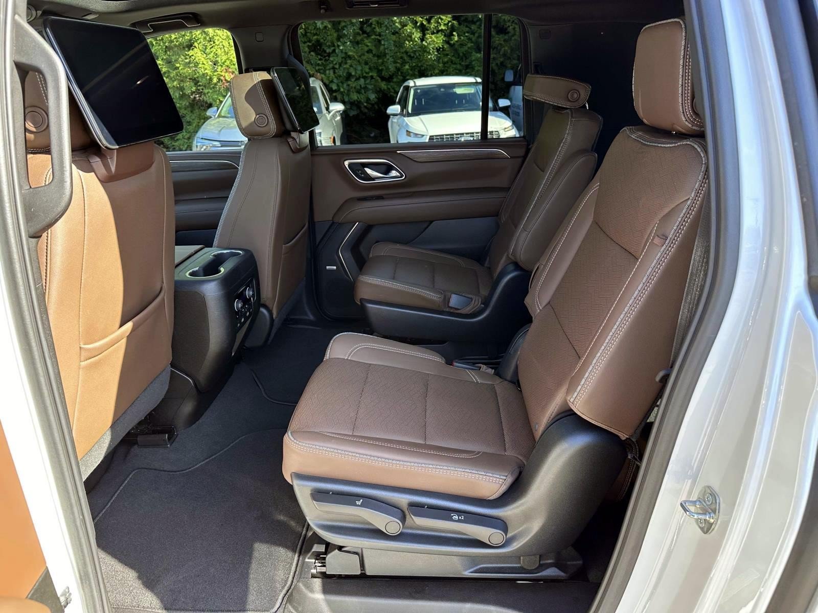 Used 2023 Chevrolet Suburban High Country w/ Advanced Technology Package AWD/4WD image 13
