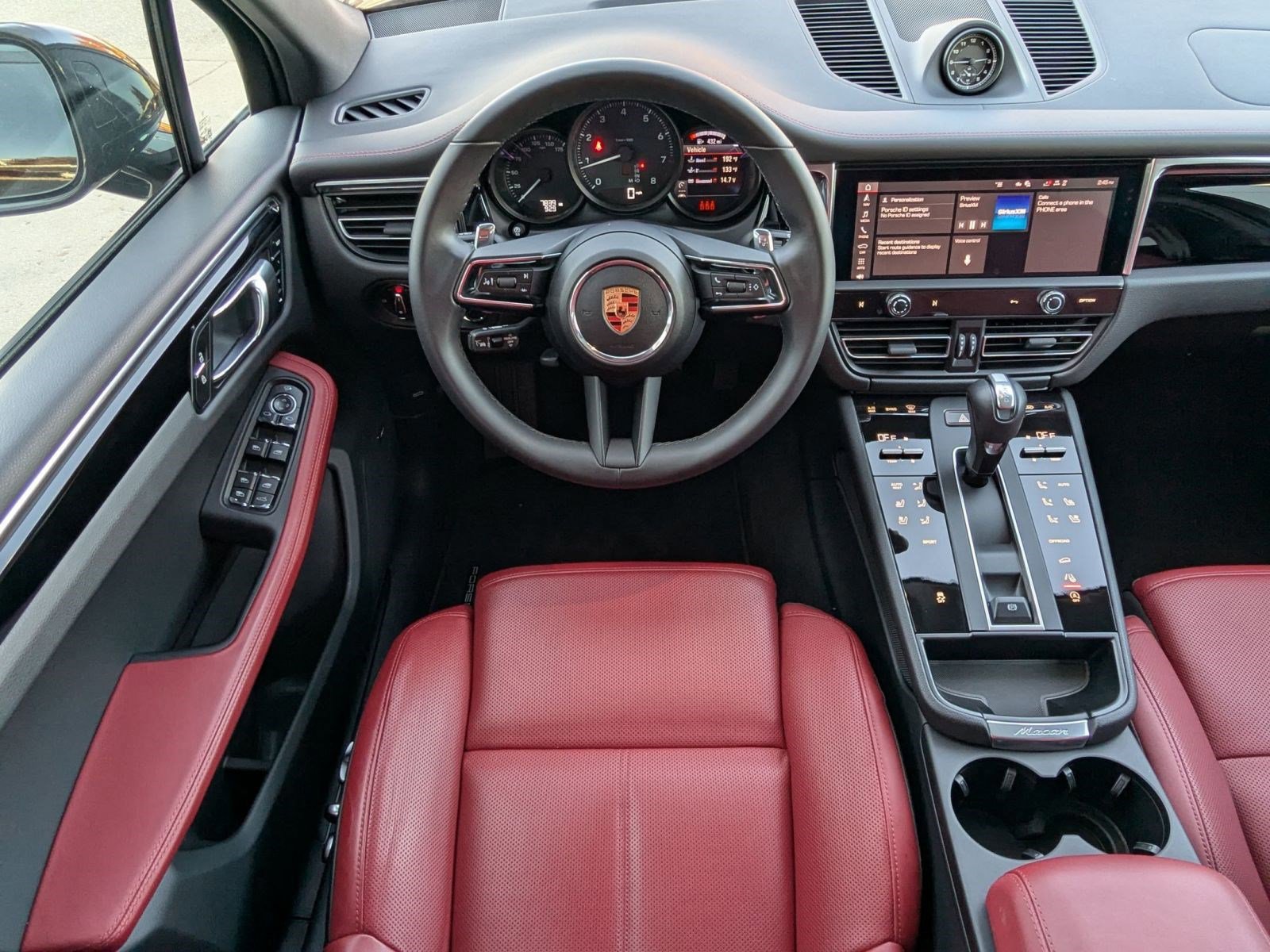 Used 2025 Porsche Macan image 15