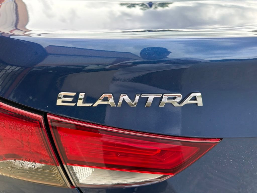 Used 2015 Hyundai Elantra SE w/ Option Group 02 FWD image 14