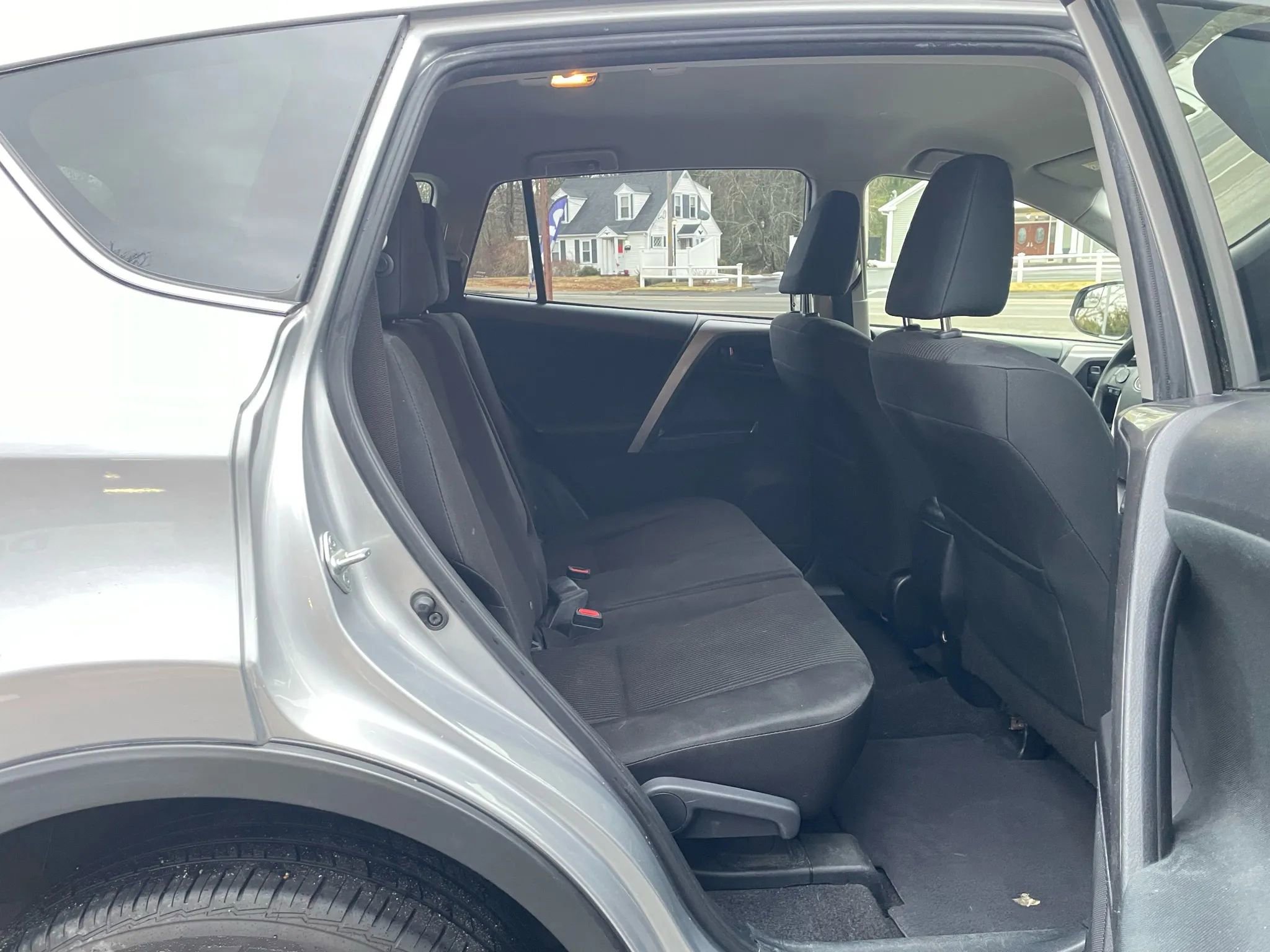 Used 2018 Toyota RAV4 LE w/ Carpet Mat Package image 33