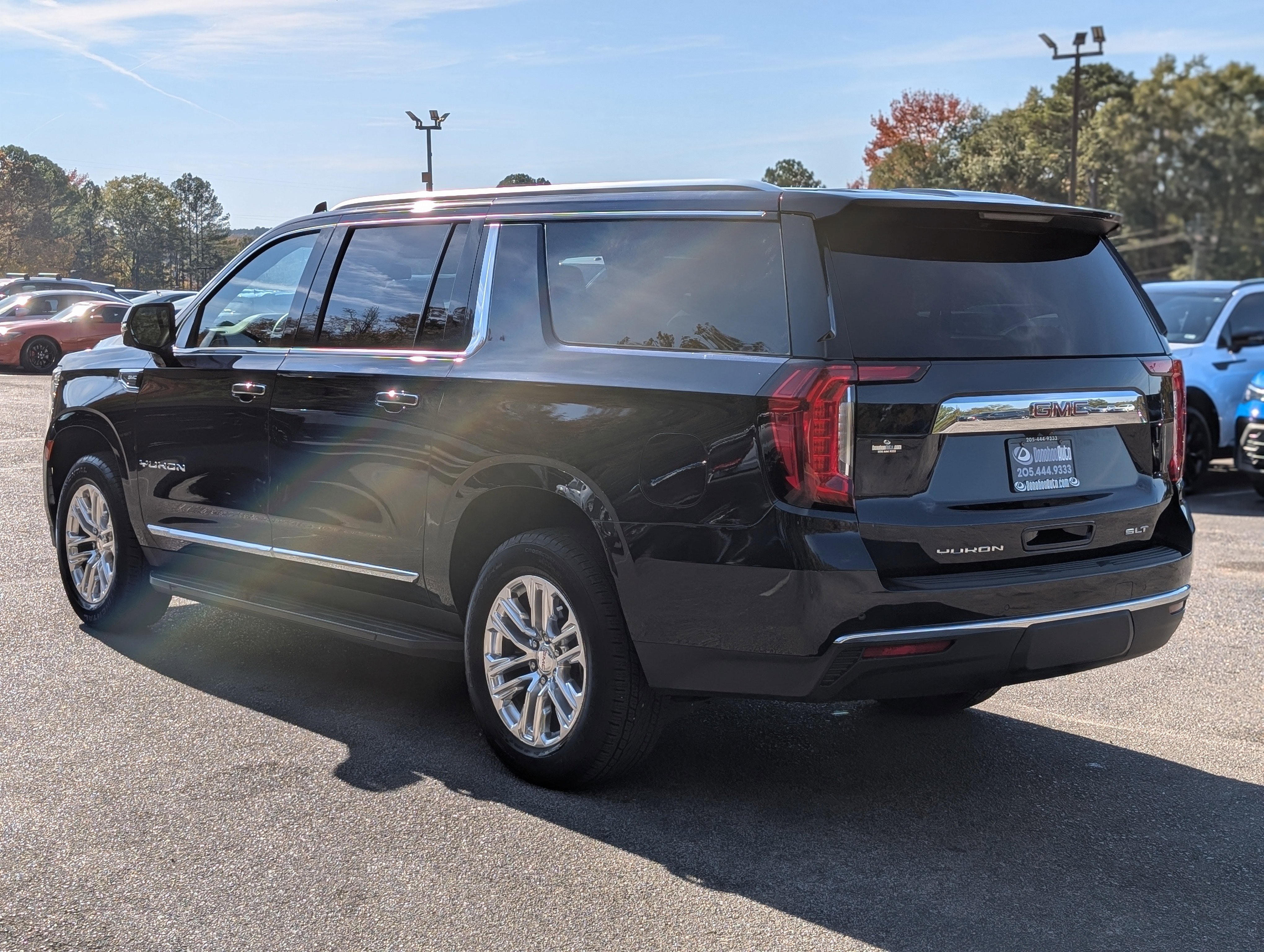 Used 2023 GMC Yukon XL SLT w/ SLT Luxury Package image 7