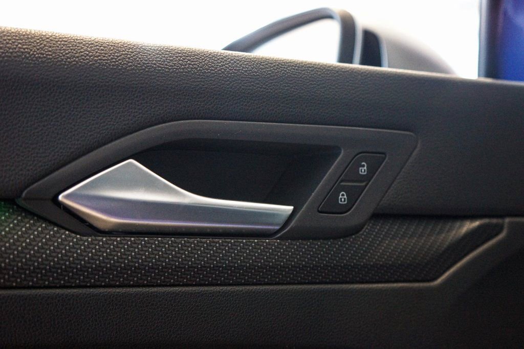 New 2024 Volkswagen Golf R image 9