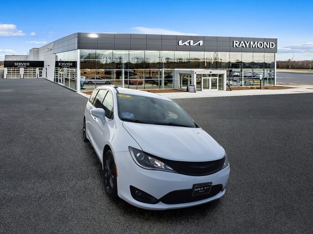 Used 2019 Chrysler Pacifica Touring Plus w/ S Appearance Package FWD image 9