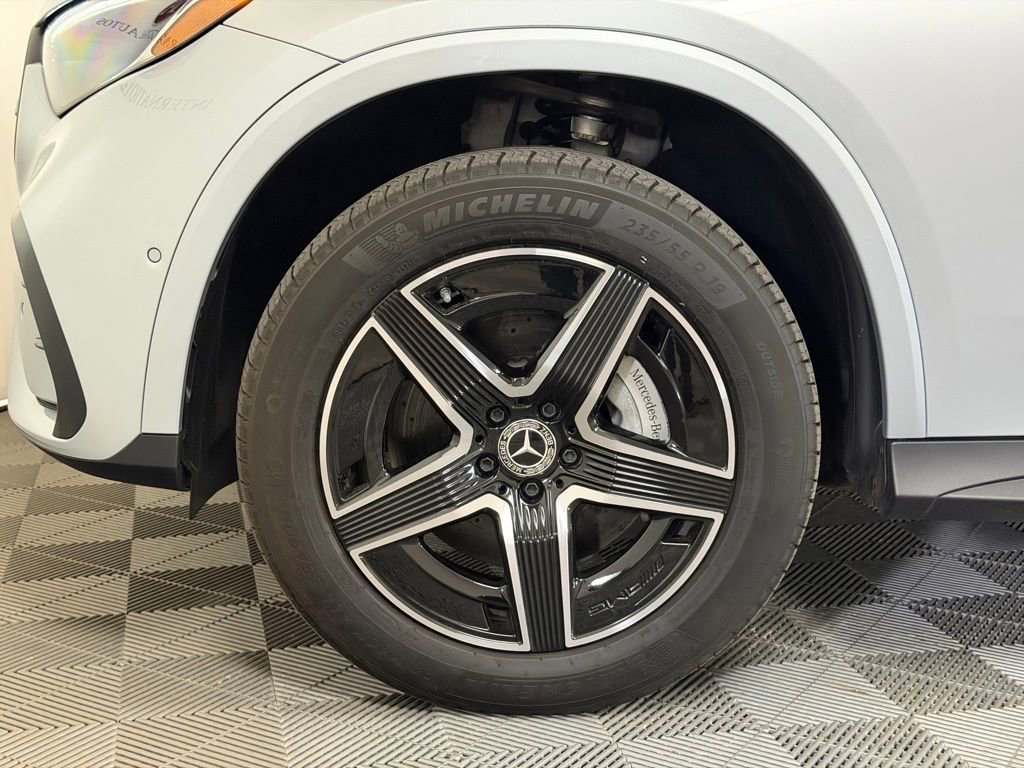 Used 2025 Mercedes-Benz GLC 300 4MATIC image 13