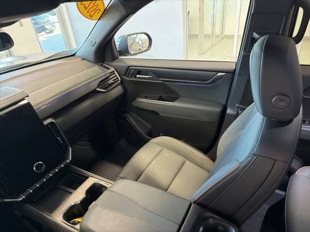 Used 2025 GMC Acadia AT4 w/ LPO, Floor Liner Package image 38