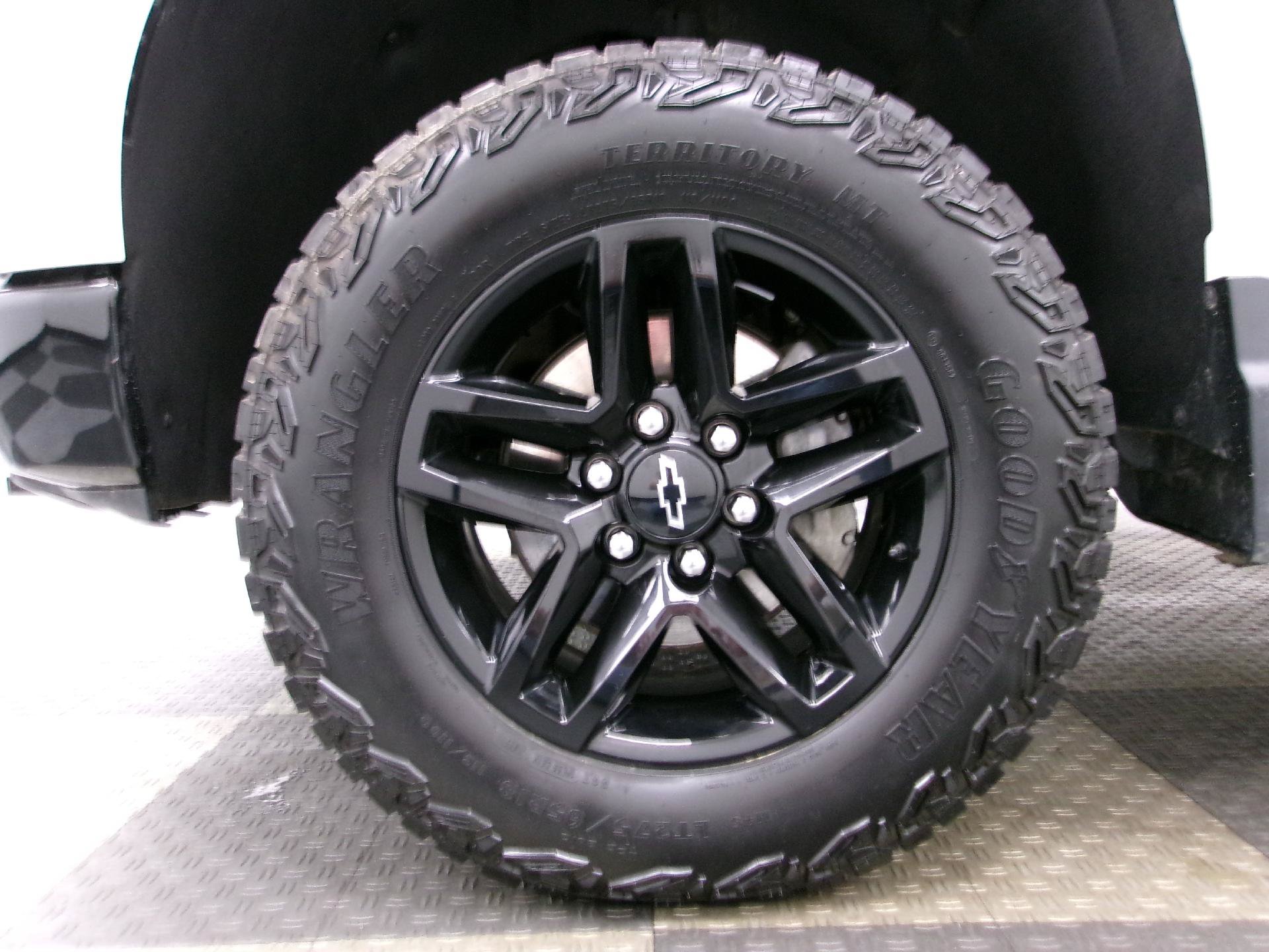 Used 2025 Chevrolet Silverado 1500 LT Trail Boss w/ Protection Package AWD/4WD image 8