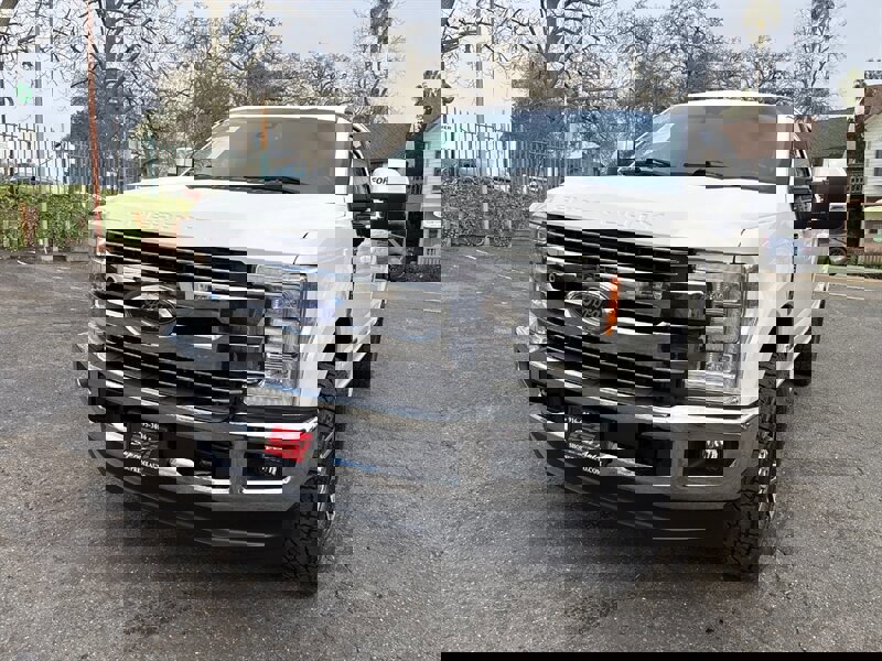 Used 2018 Ford F250 Lariat w/ Lariat Ultimate Package image 3