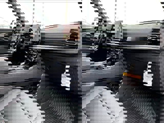 New 2026 Chevrolet Traverse LT w/ Midnight/Sport Edition image 9