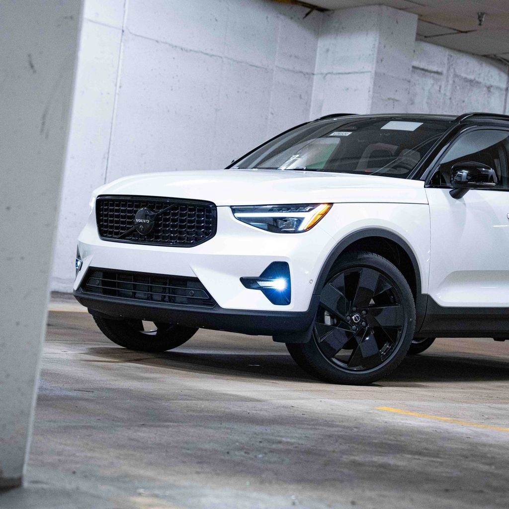 New 2026 Volvo XC40 B5 Ultra w/ Protection Package Premier AWD/4WD image 2