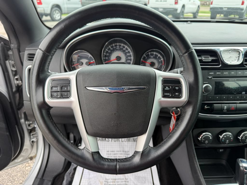 Used 2011 Chrysler 200 Touring FWD image 20