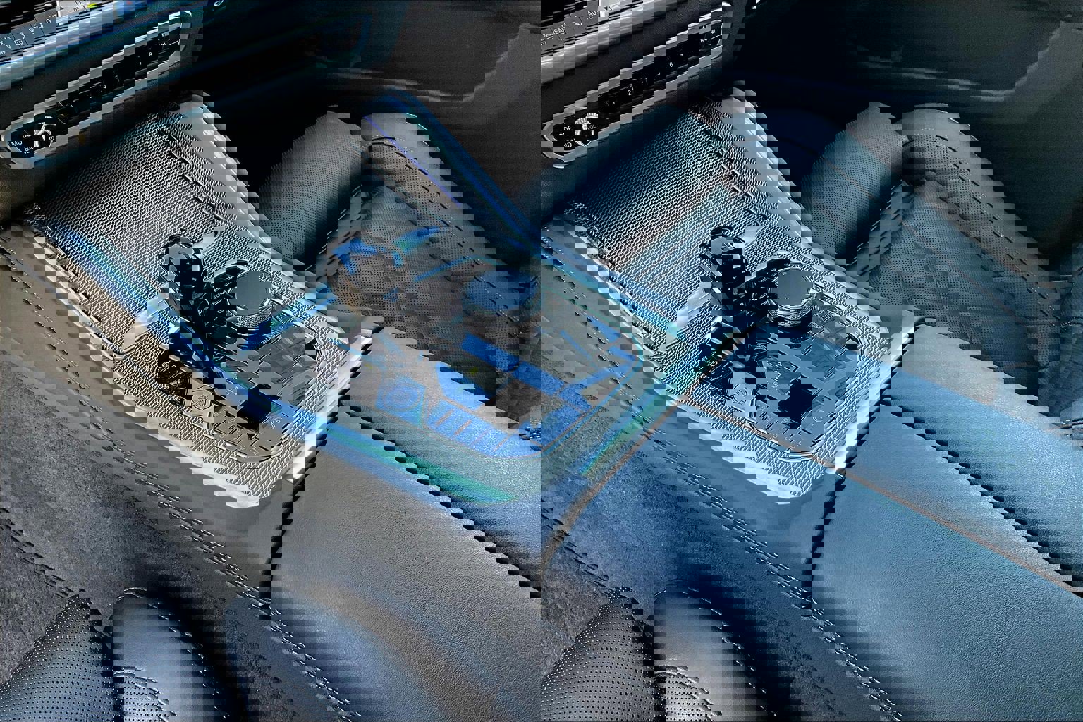 Used 2023 BMW X6 xDrive40i w/ M Sport Package image 18