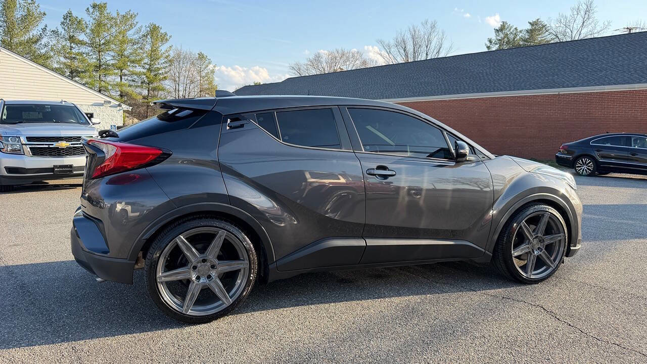 Used 2020 Toyota C-HR XLE image 6
