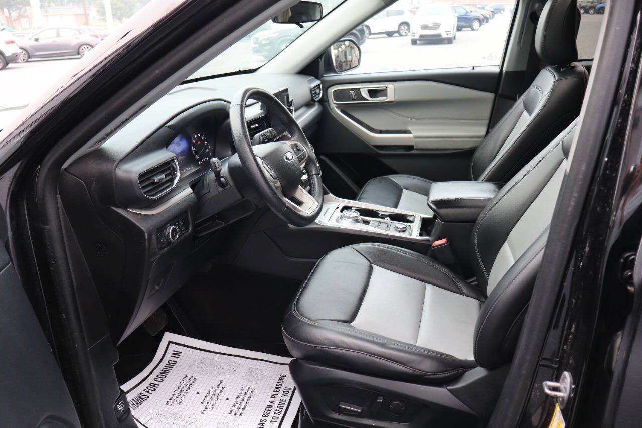 Used 2024 Ford Explorer XLT AWD/4WD image 6