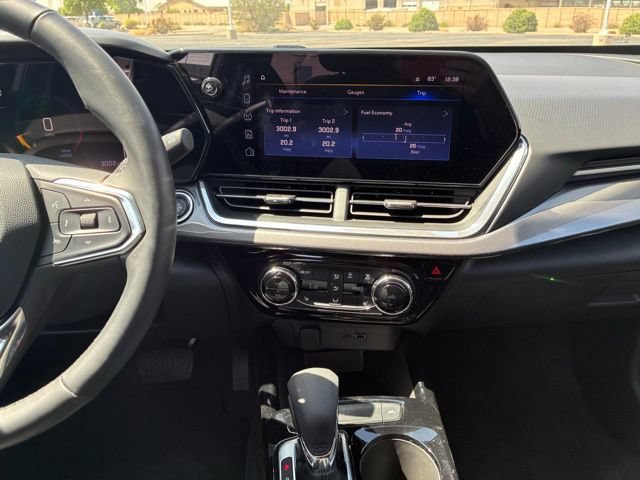 Used 2025 Chevrolet Trax ACTIV FWD image 16