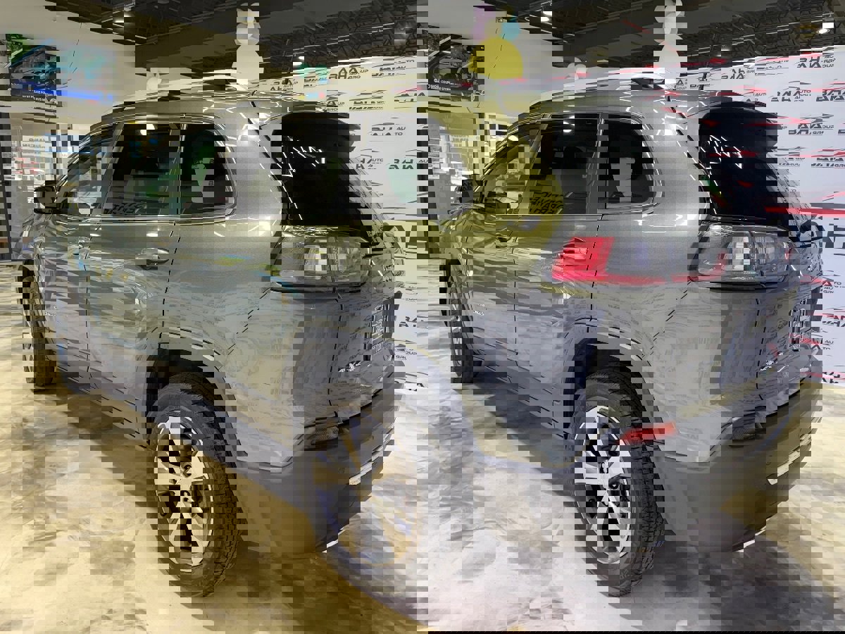 Used 2019 Jeep Cherokee Limited image 12