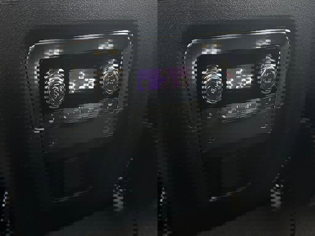 Used 2025 GMC Yukon XL Denali image 8