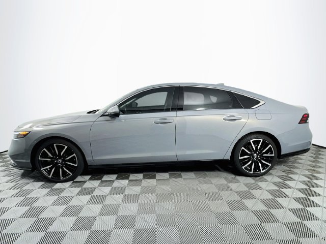 Used 2024 Honda Accord Touring image 3