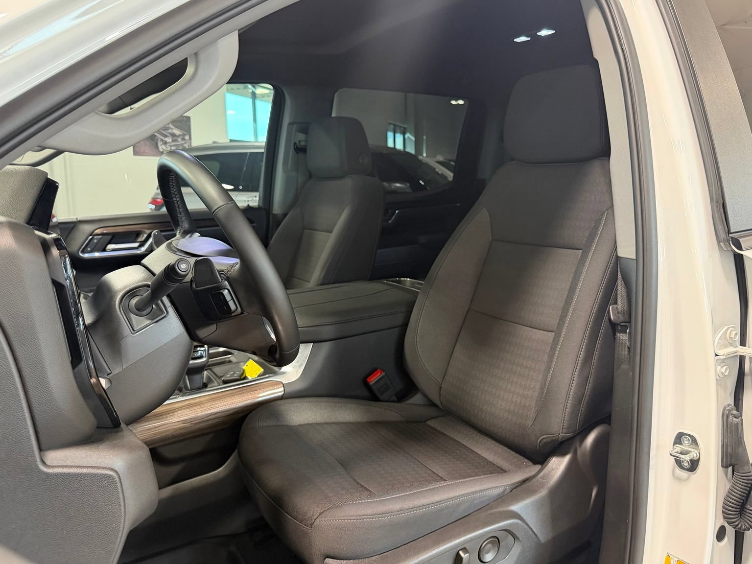 Used 2024 Chevrolet Silverado 1500 LT Trail Boss w/ Convenience Package II AWD/4WD image 12