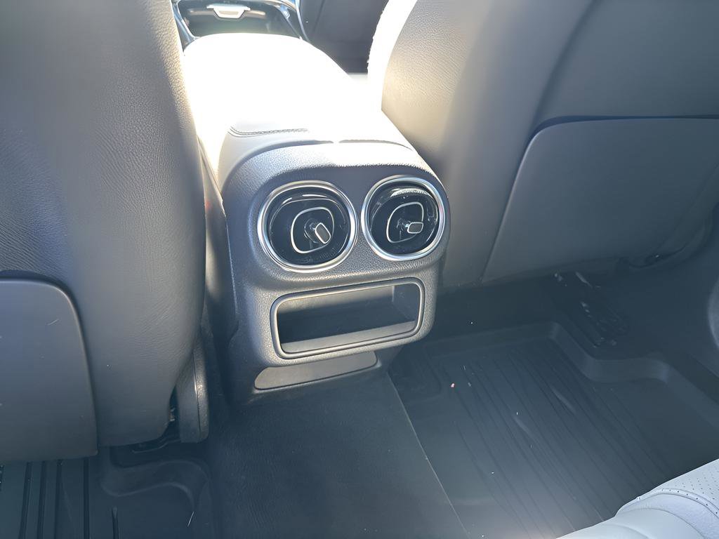 Used 2024 Mercedes-Benz GLC 300 4MATIC w/ AMG Line image 19